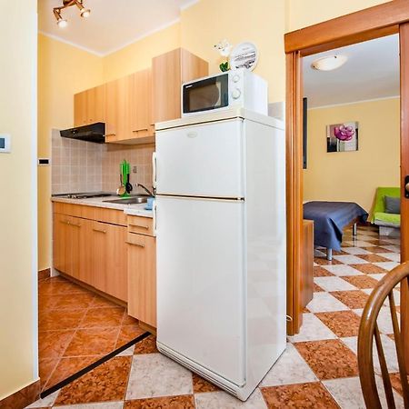 Casa Leona Apartment Ровин Екстериор снимка