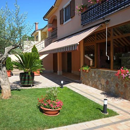 Casa Leona Apartment Ровин Екстериор снимка