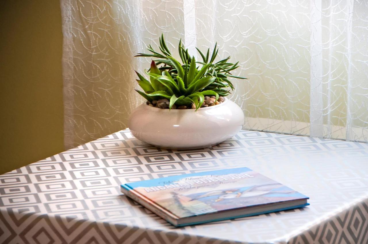 Casa Leona Apartment Ровин Екстериор снимка