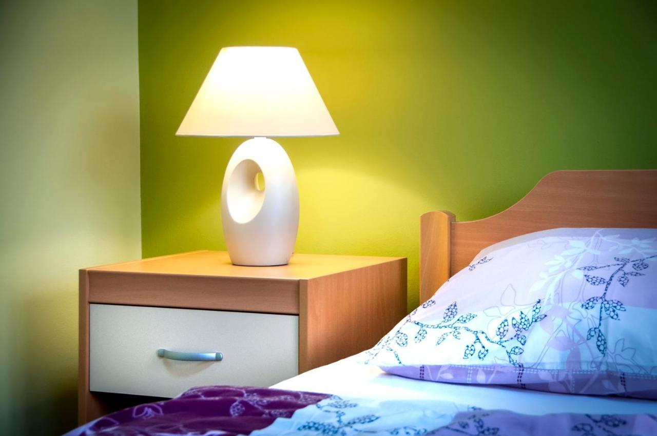 Casa Leona Apartment Ровин Екстериор снимка