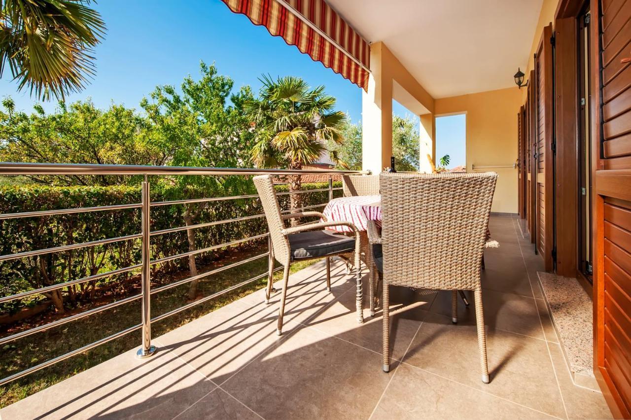 Casa Leona Apartment Ровин Екстериор снимка