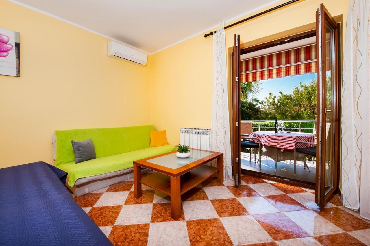 Casa Leona Apartment Ровин Екстериор снимка