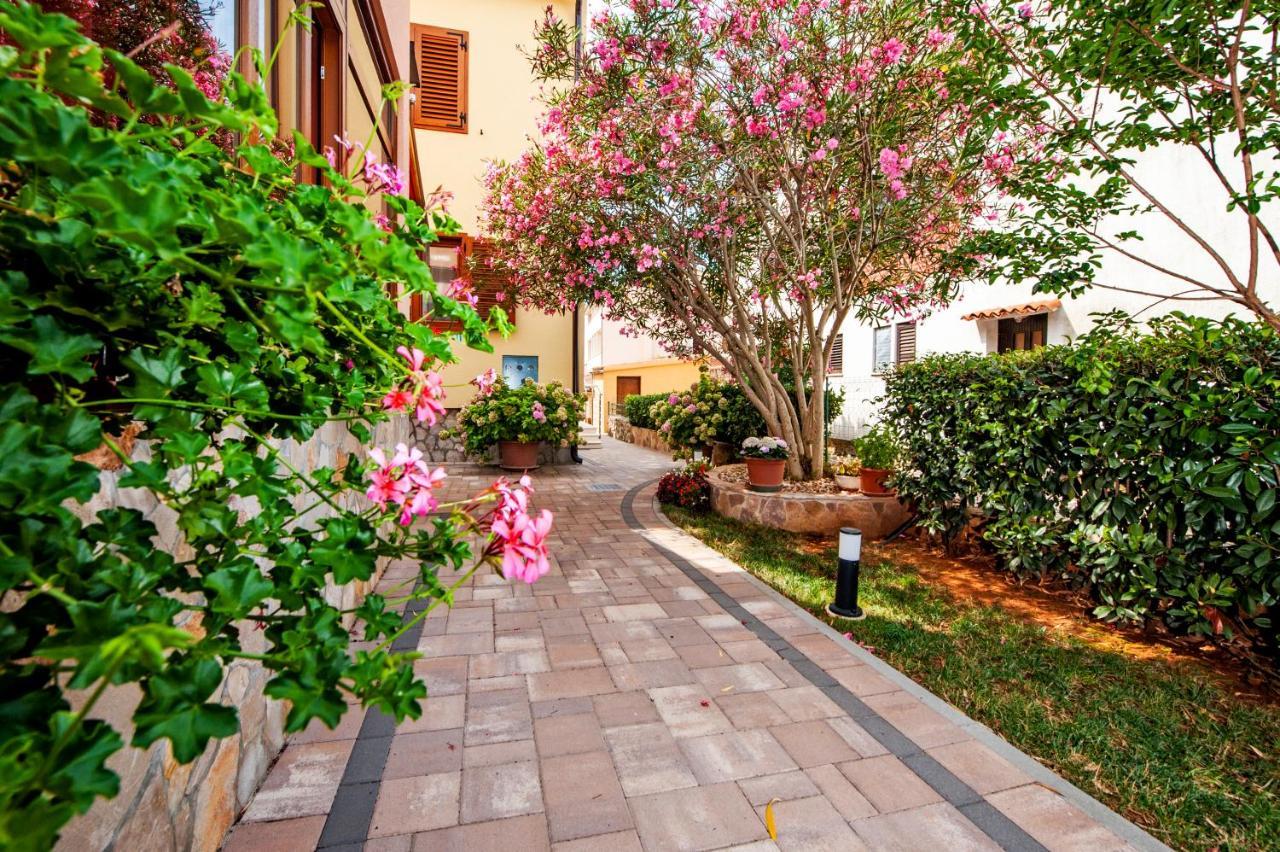 Casa Leona Apartment Ровин Екстериор снимка
