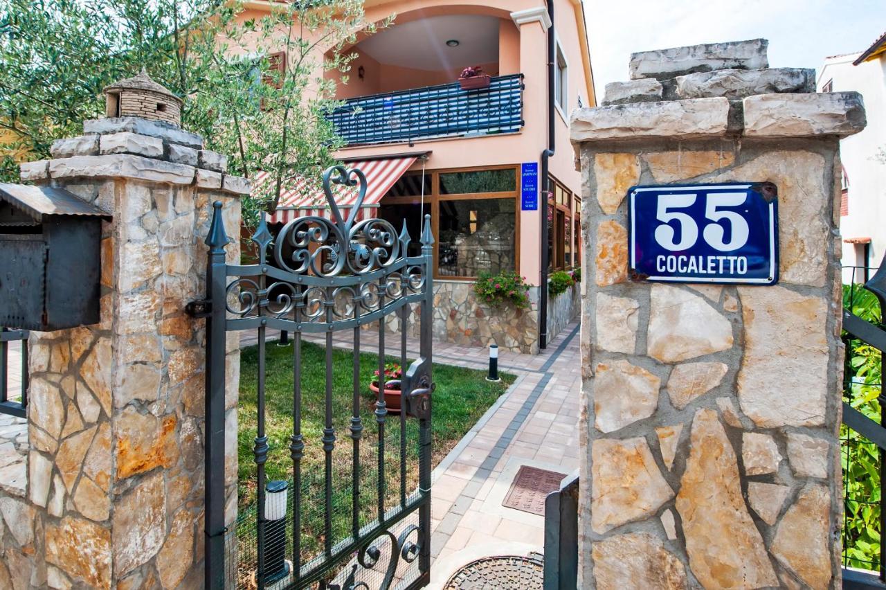 Casa Leona Apartment Ровин Екстериор снимка