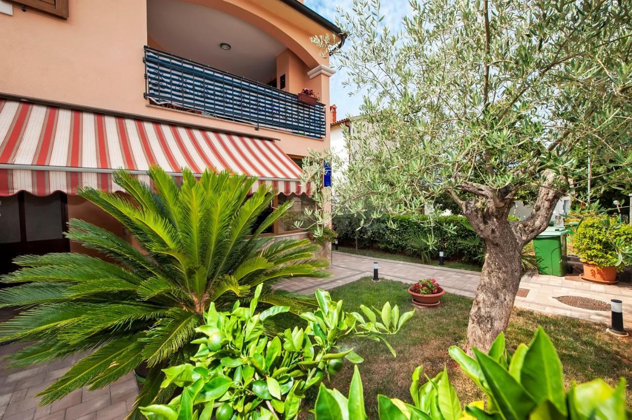 Casa Leona Apartment Ровин Екстериор снимка