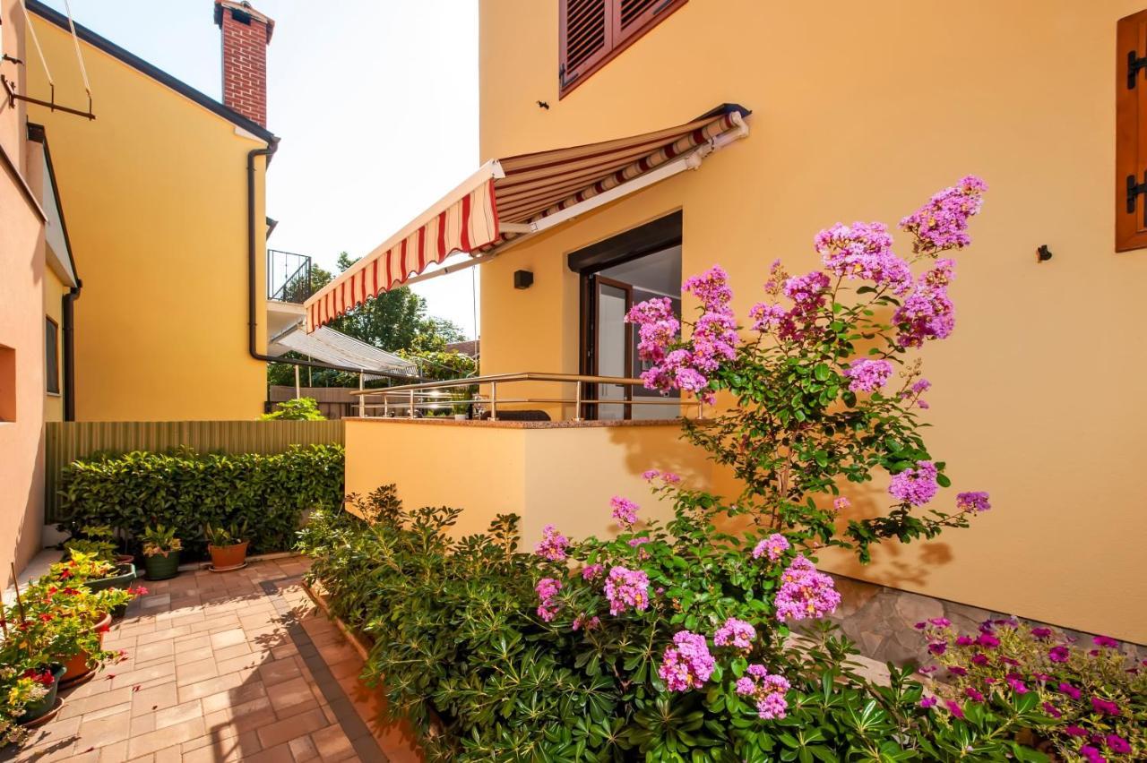 Casa Leona Apartment Ровин Екстериор снимка