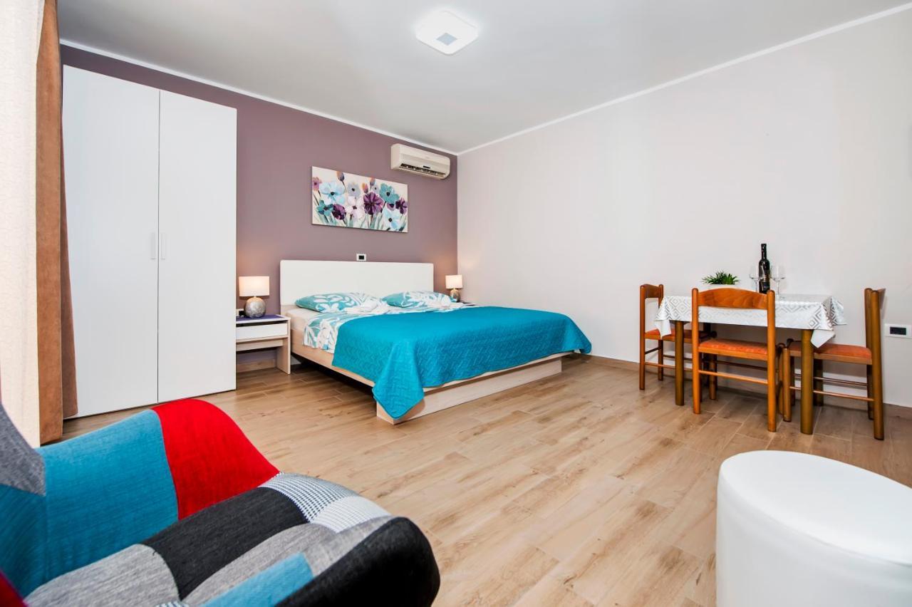 Casa Leona Apartment Ровин Екстериор снимка