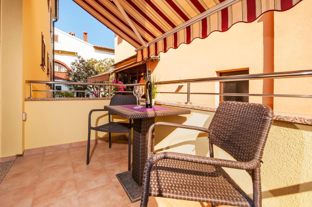 Casa Leona Apartment Ровин Екстериор снимка