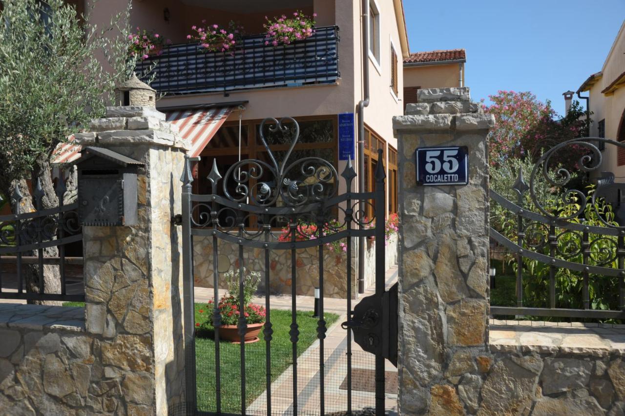 Casa Leona Apartment Ровин Екстериор снимка